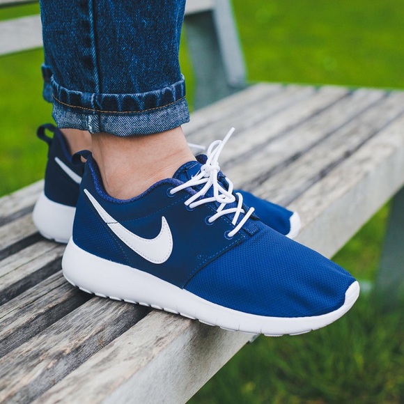 nike roshe one midnight navy